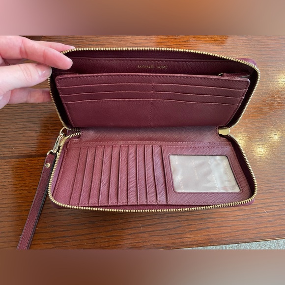 LIKE NEW Michael Kors Wristlet Wallet - Picture 3 of 5